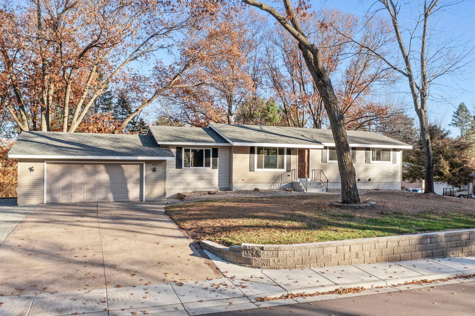 Property Photo:  3070 Ivy Street S  MN 55008 