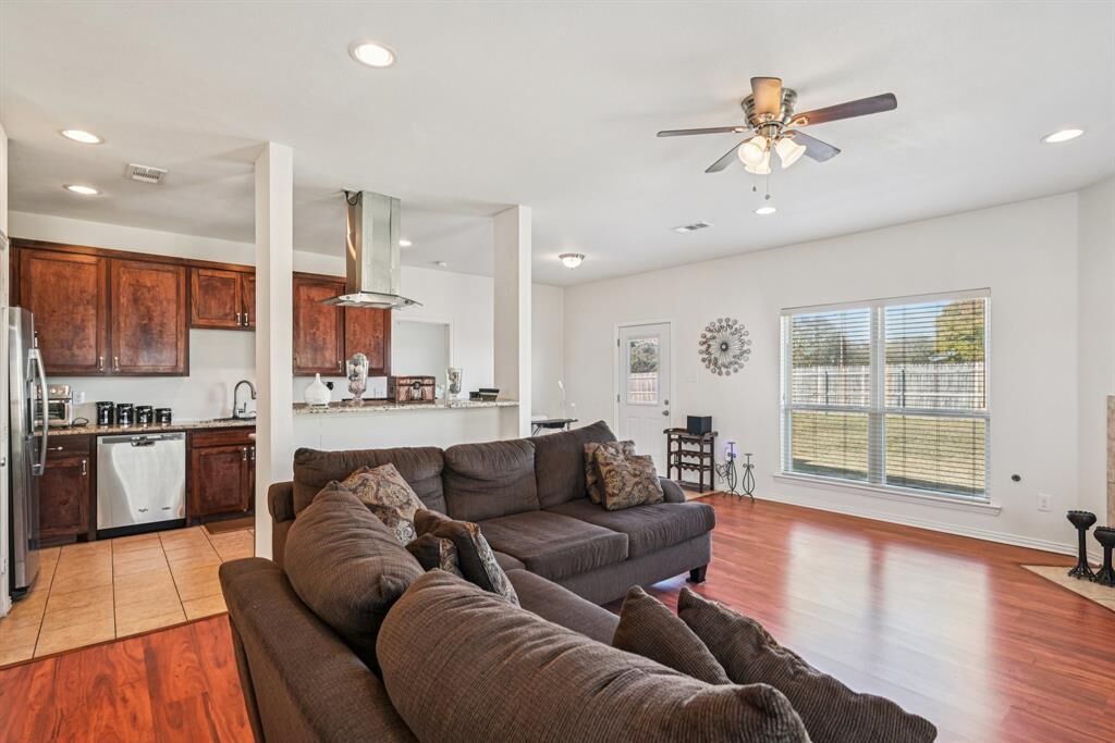 Property Photo:  801 Cascade Drive  TX 75154 