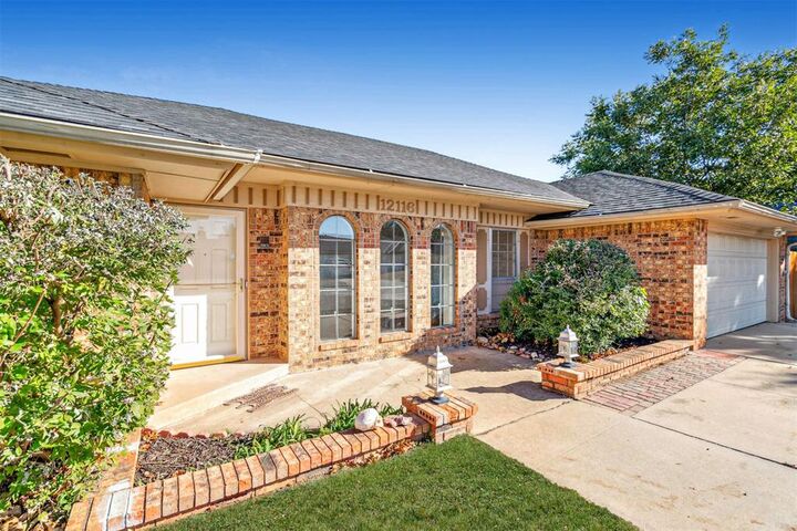 Property Photo: 12116 Willow Way OK 73162