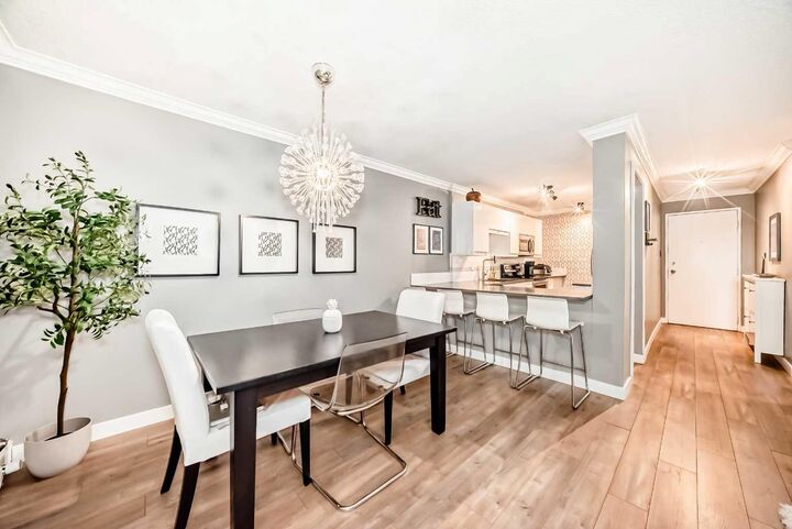 Property Photo: 1213 13 Avenue SW 205 AB T3C 0T2