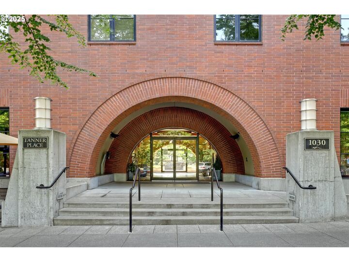 Property Photo: 1030 NW Johnson St 521 OR 97209