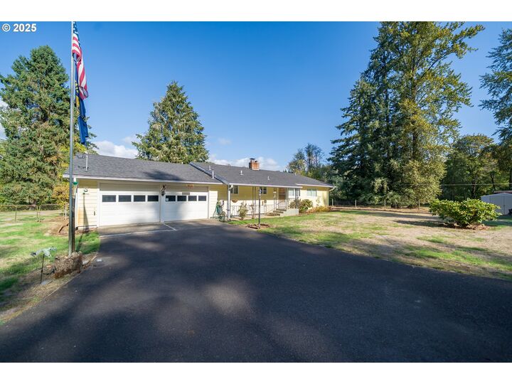 Property Photo: 628 13th St OR 97358