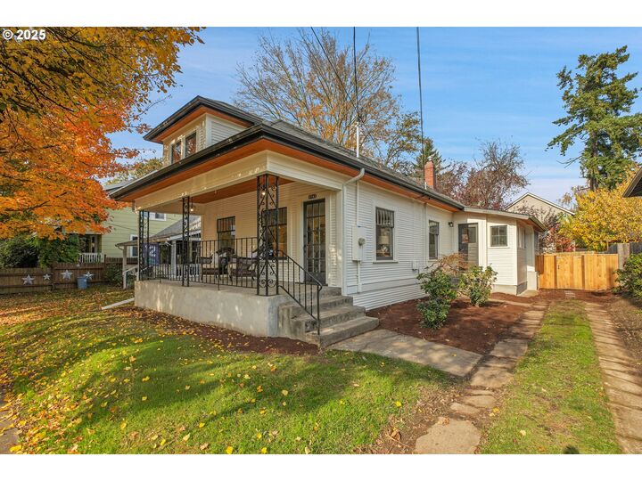 3743 SE Franklin St  Portland OR 97202 photo