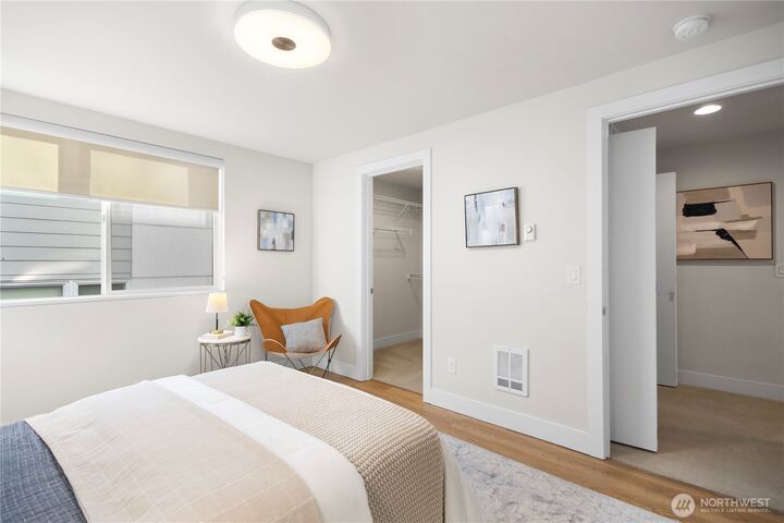 Property Photo:  2212  Franklin Avenue E B  WA 98102 