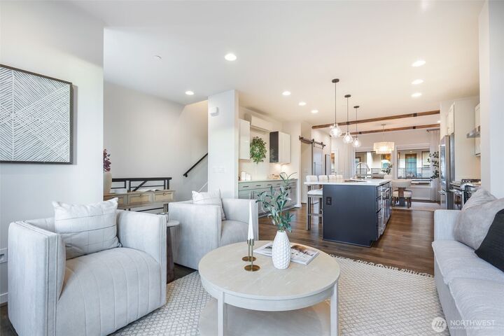 Property Photo:  960  6th Walk  NE  WA 98029 