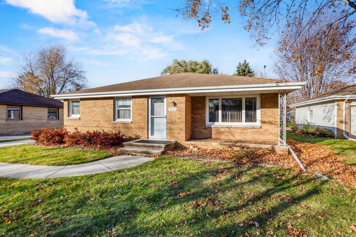 Property Photo:  2011 Hillview Drive  WI 54302 