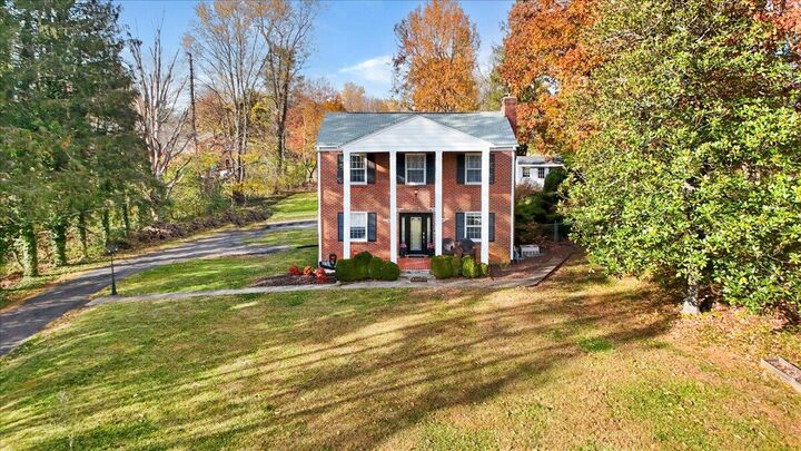 Property Photo: 3581 Grandin Rd SW VA 24018