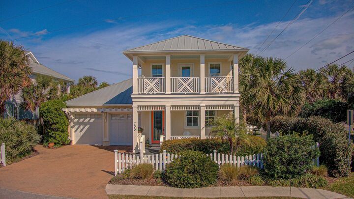 Property Photo: 200 12th St FL 32080