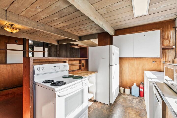 Property Photo: 4142 Amaranta Court CA 94306