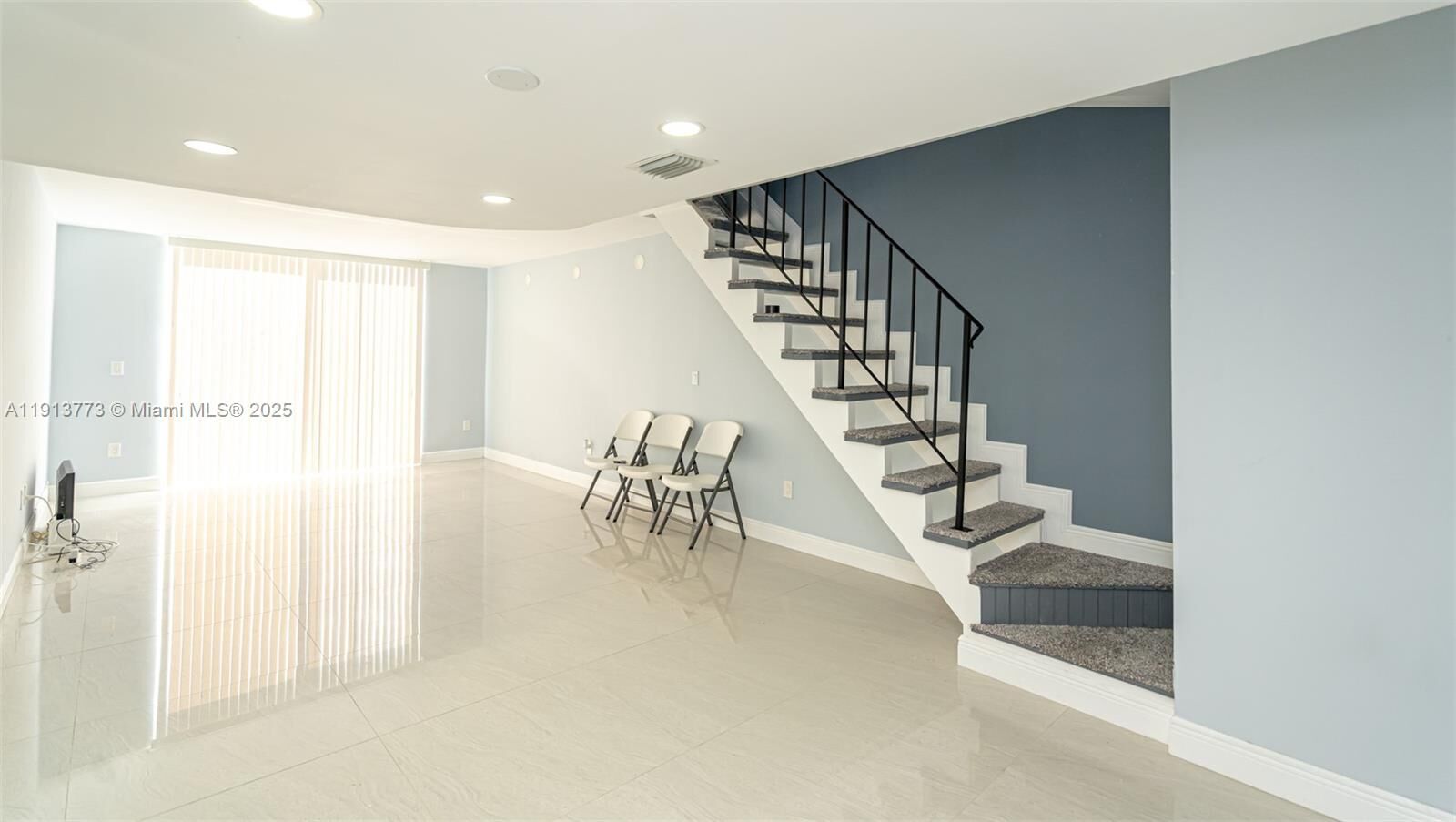 Property Photo: 1070 W 43rd Pl 38 FL 33012