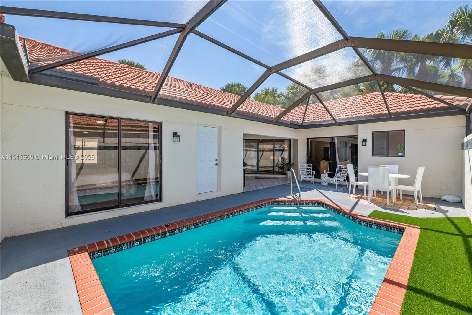 Property Photo: 701 Sea Oats Dr D-1 FL 33408