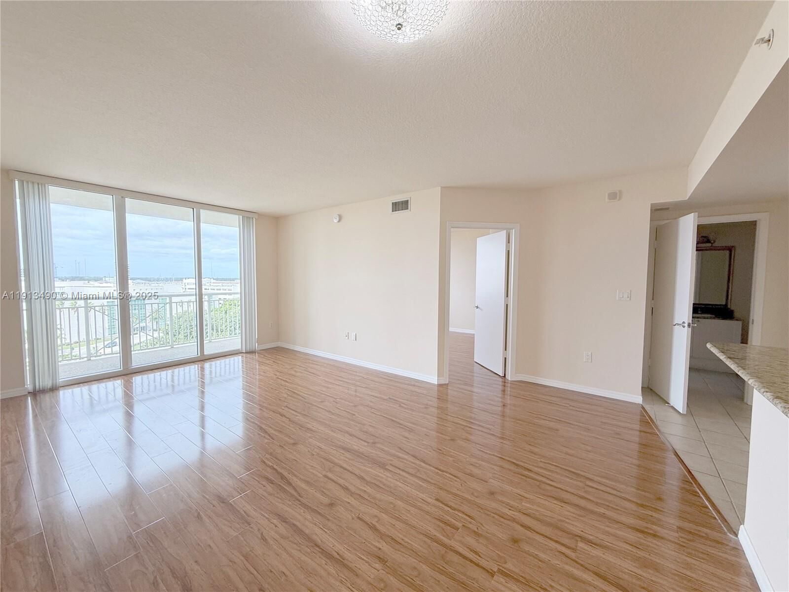 Property Photo:  19501 W Country Club Dr 912  FL 33180 