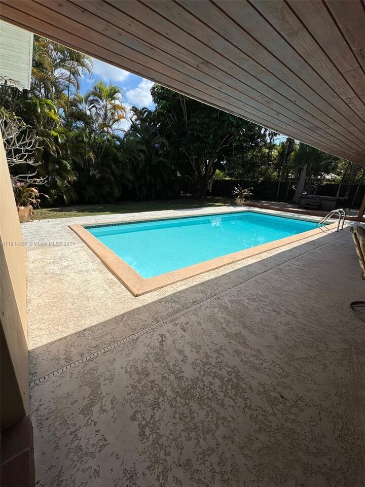 Property Photo: 10440 SW 110th St FL 33176