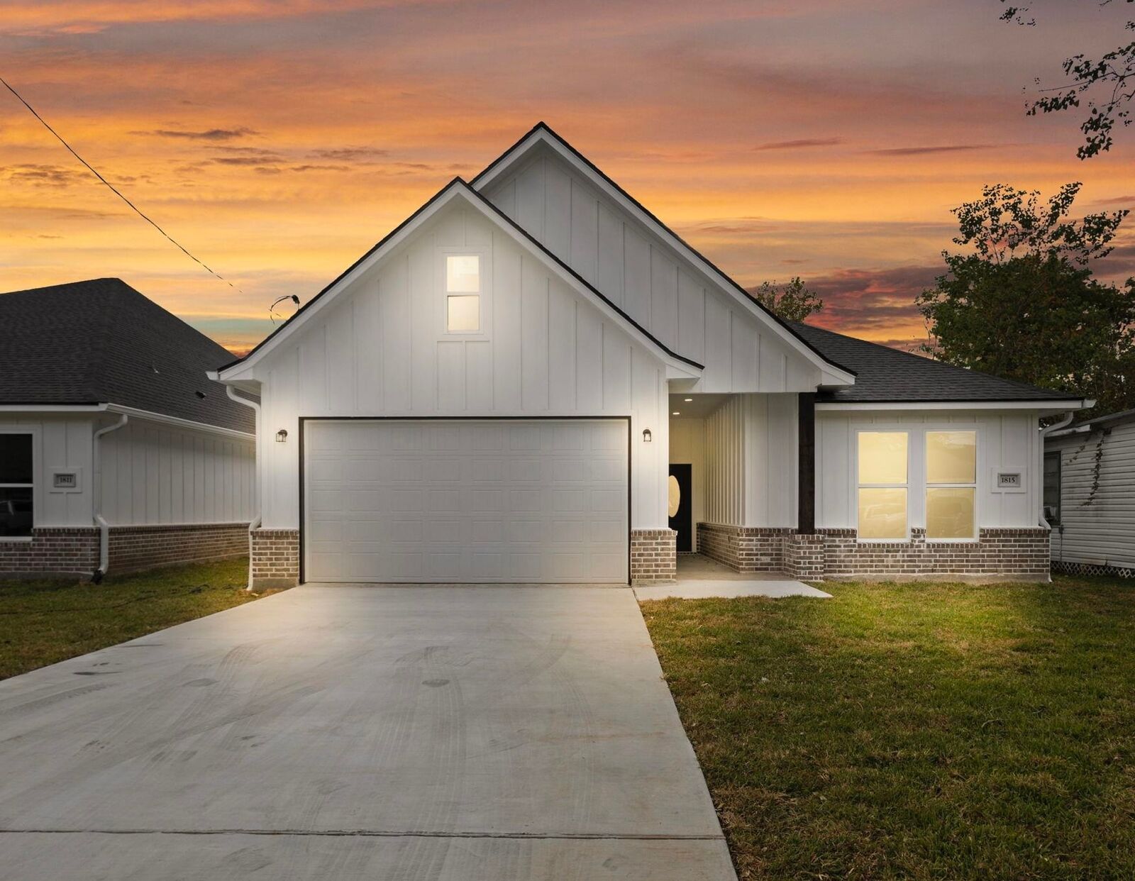 Property Photo:  1815 N 19th St  TX 77627 