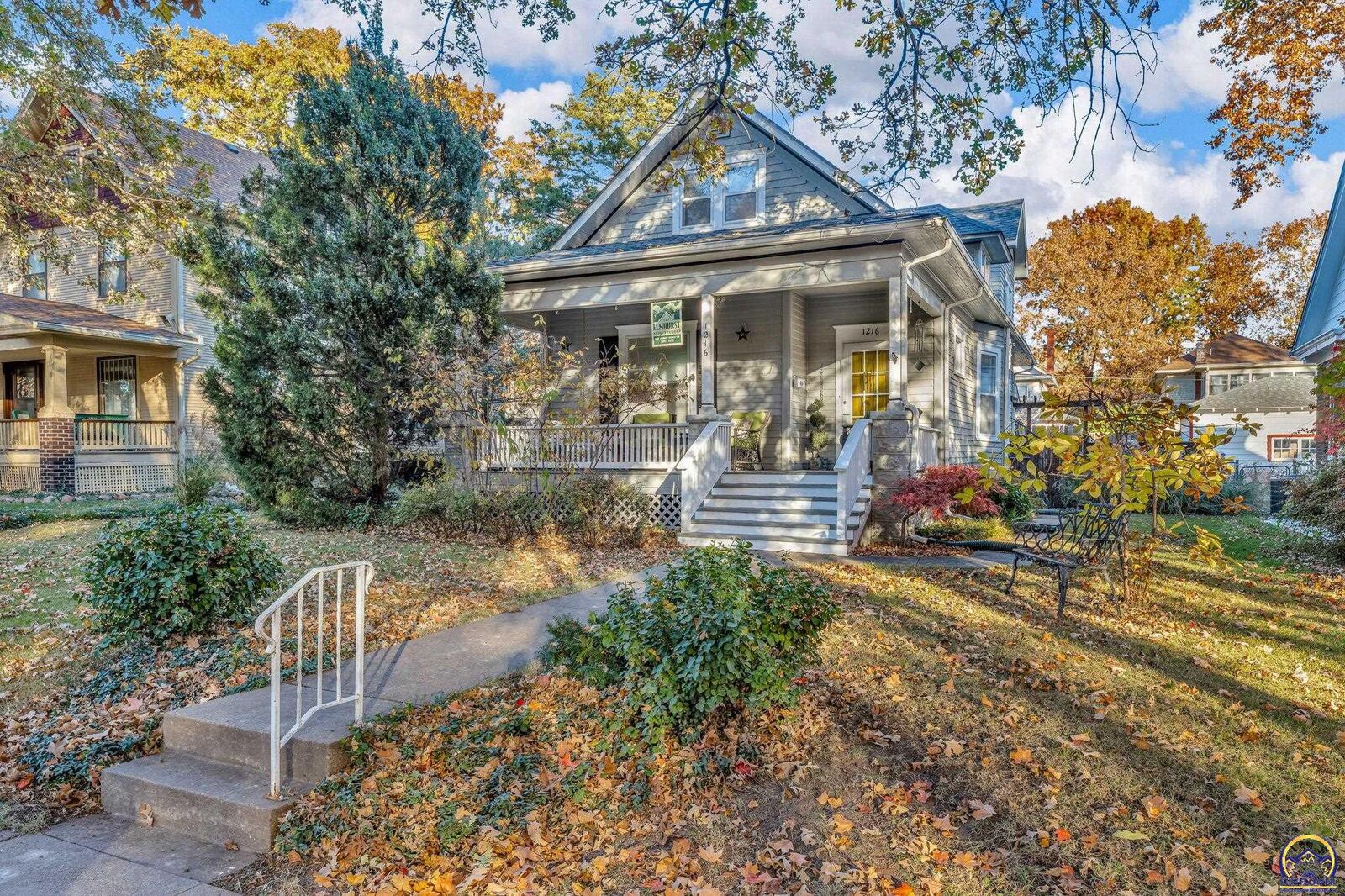 Property Photo: 1216 SW College Ave KS 66604