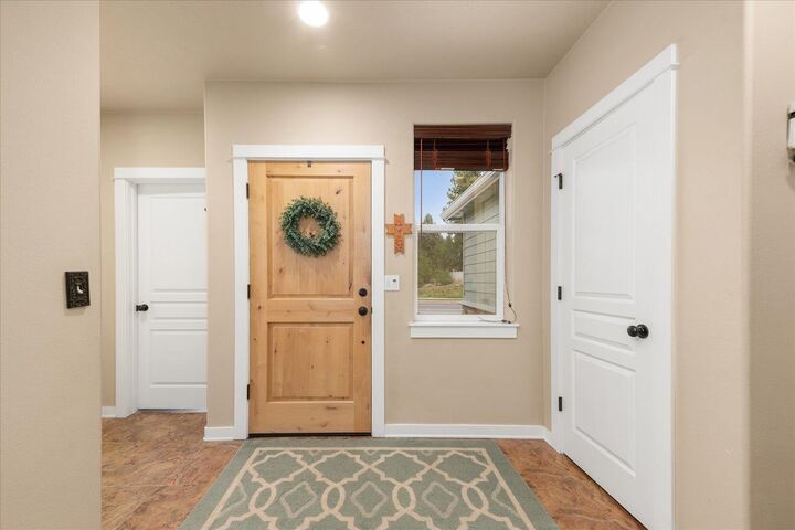 Property Photo: 7002 E Columbia Dr WA 99217