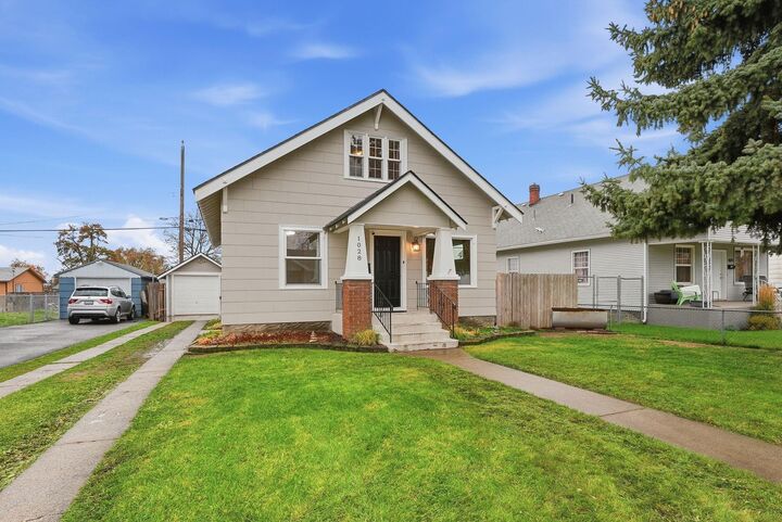 Property Photo:  1028 E Courtland Ave  WA 99207 