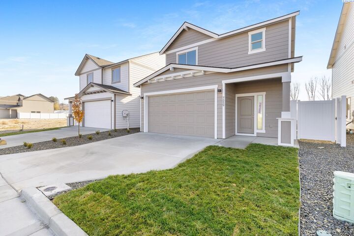 Property Photo:  7559 Grapevine Ct  WA 99353 
