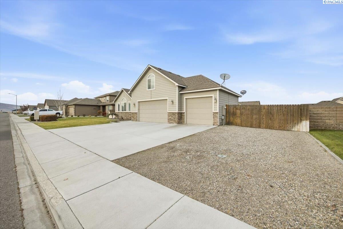 Property Photo: 6370 Cobalt Dr. WA 99353-6404