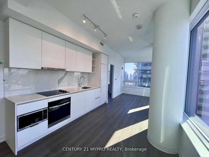 Property Photo:  8 Wellesley Street W 3616  ON M4Y 0J5 