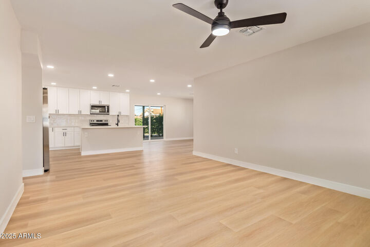 Property Photo: 1014 E Concorda Drive AZ 85282