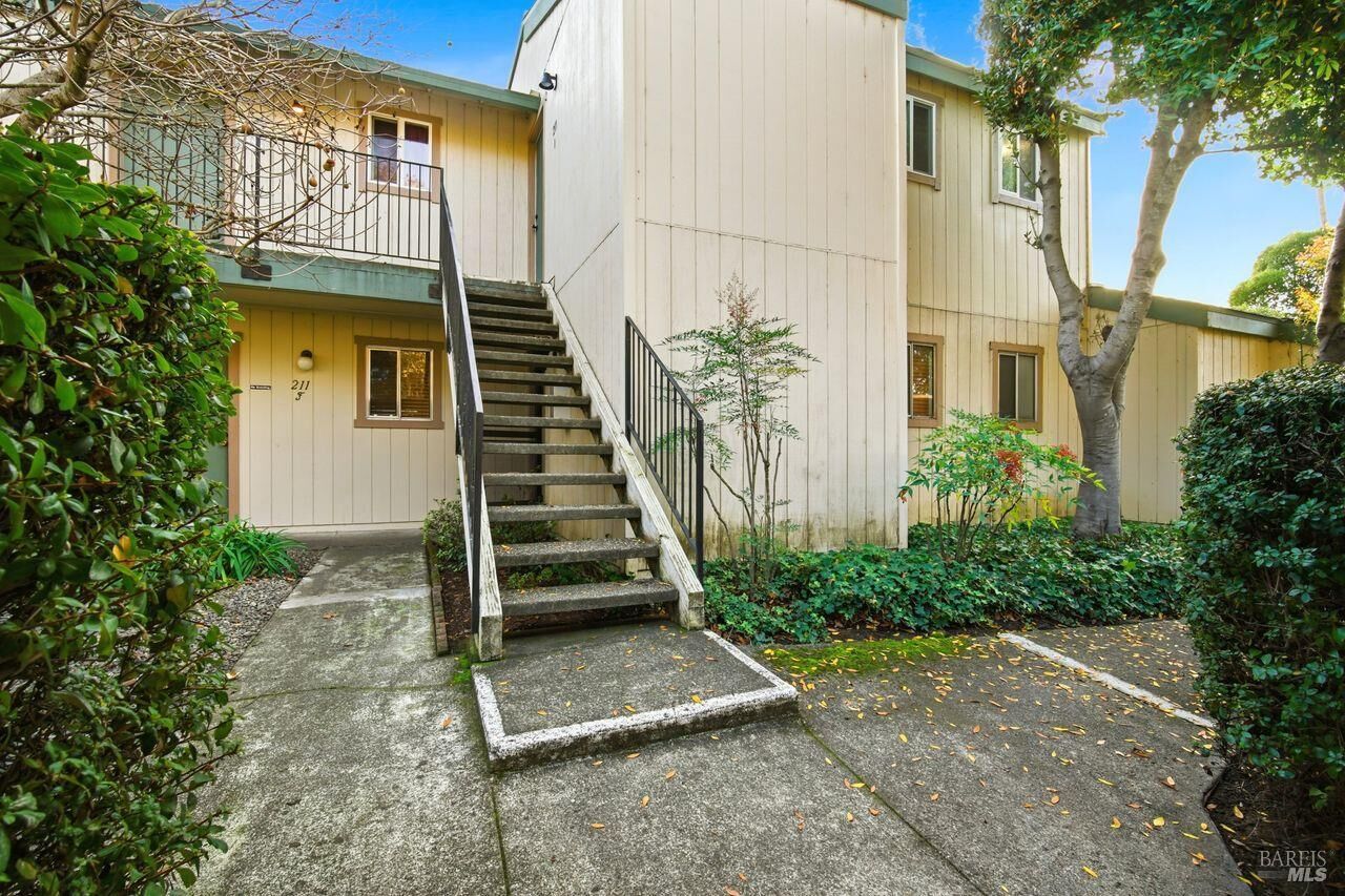 Property Photo: 211 Stony Point Road I CA 95401
