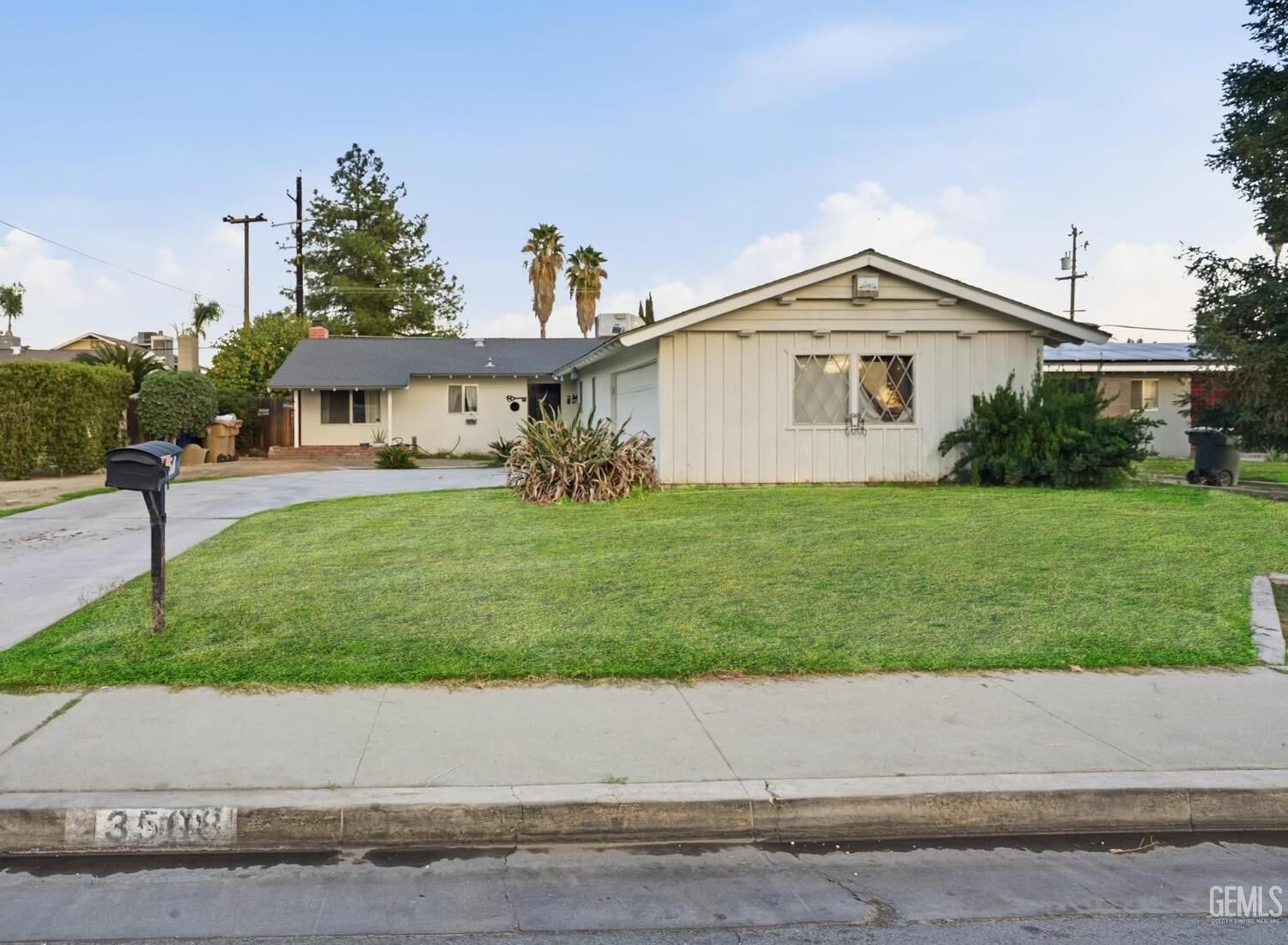 Property Photo: 3508 El Alisal Street CA 93304