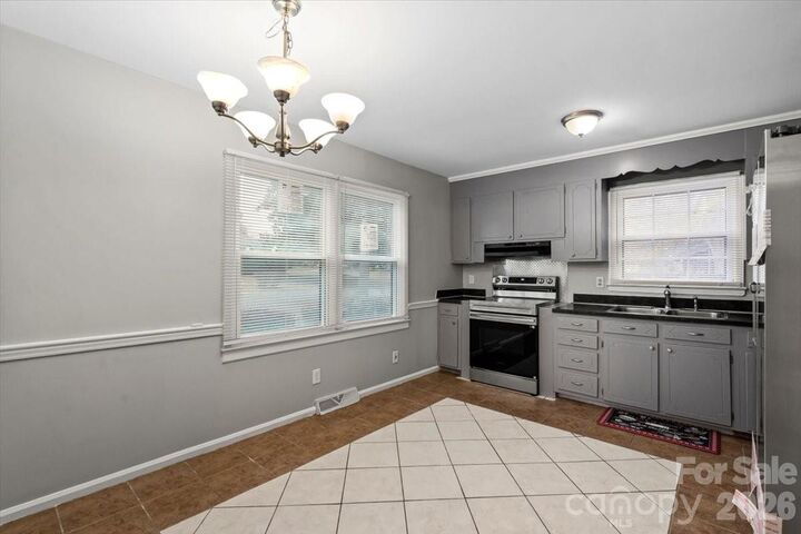 Property Photo:  4332 Winedale Lane  NC 28205 