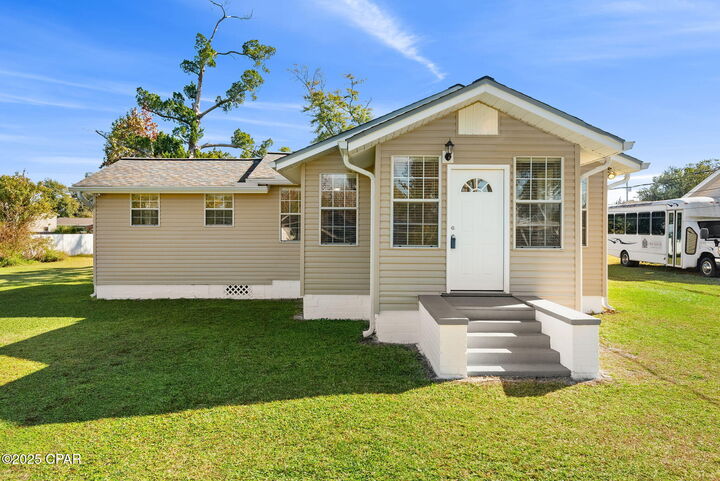 Property Photo: 907 Kentucky Avenue FL 32444