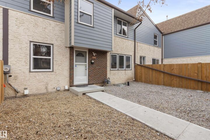 18 Willowdale Place NW  Edmonton AB T5T 1Z4 photo