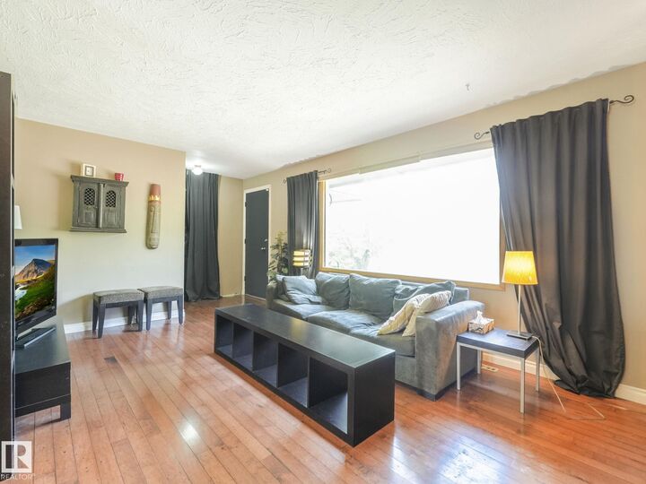 Property Photo:  8905 156 Street NW  AB T5R 1Y6 