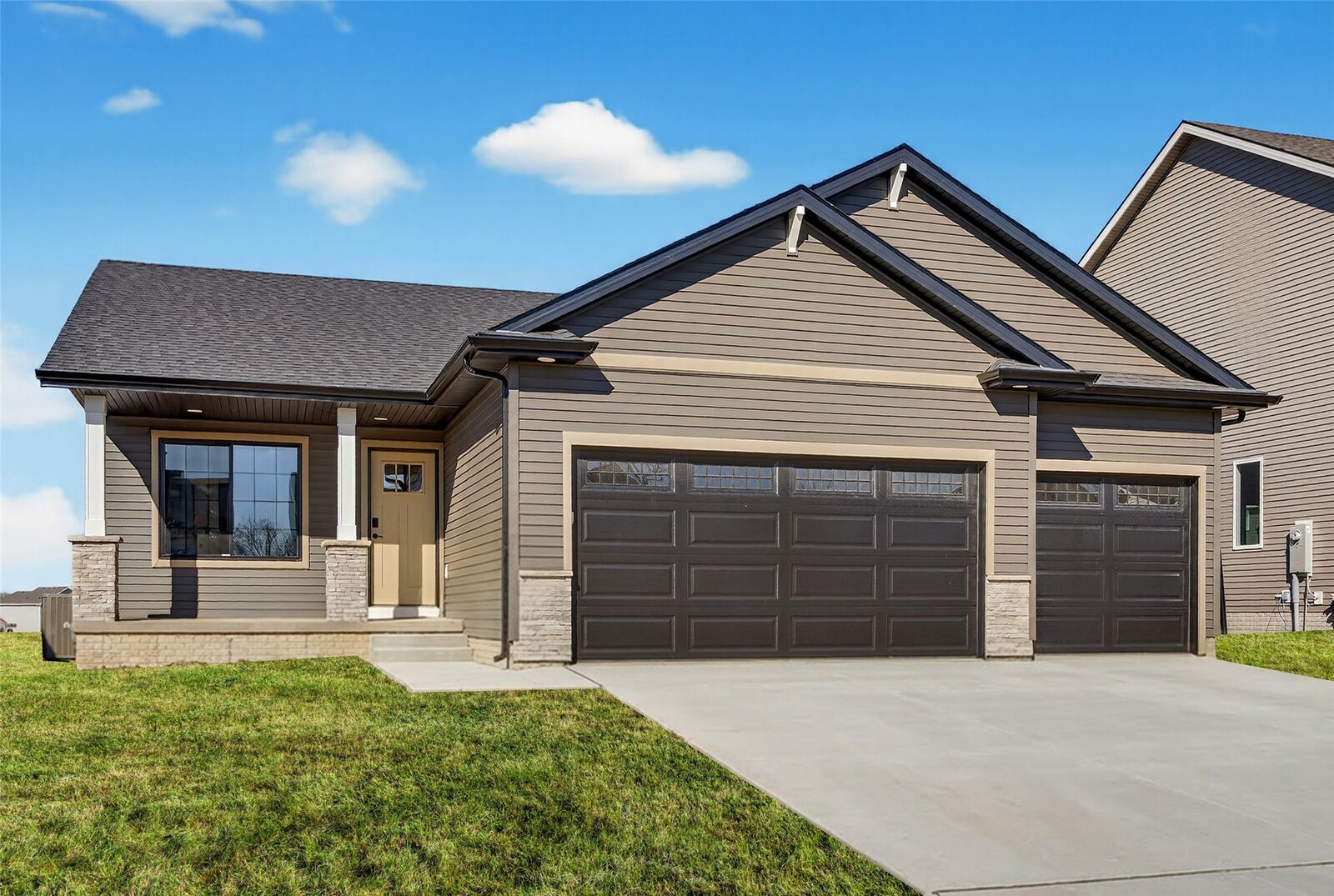 Property Photo:  3013 Myron Street  IA 50211 