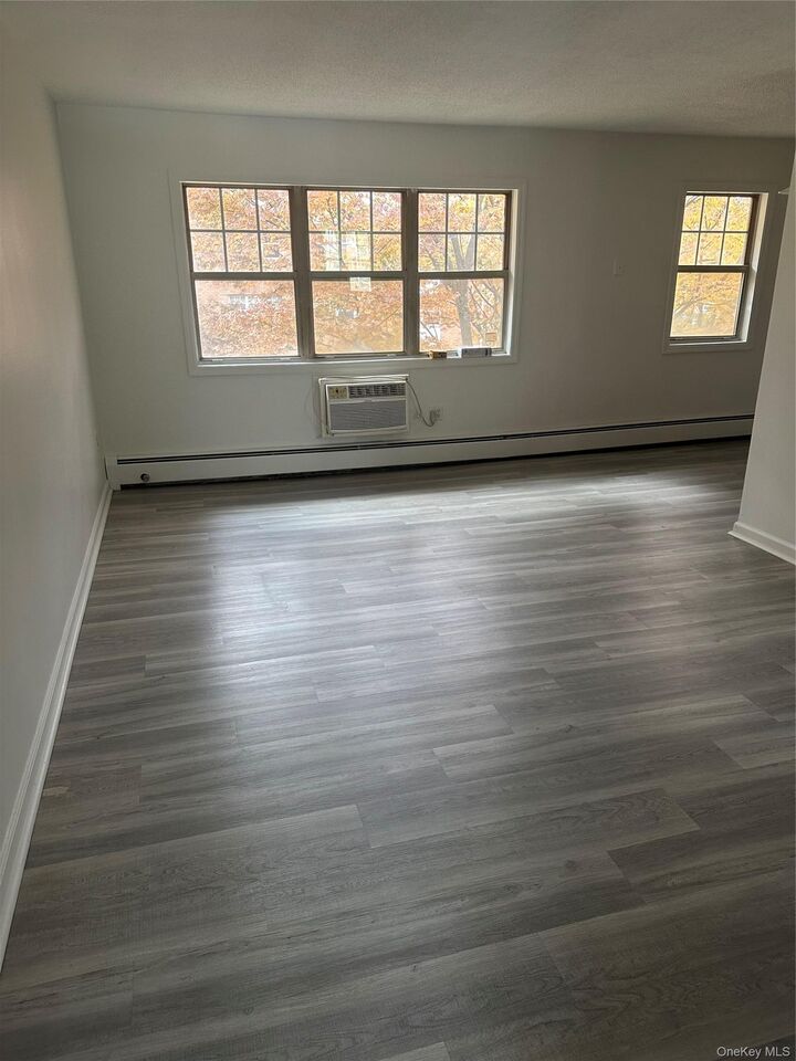 Property Photo:  603 Barclay Manor 6C  NY 12550 