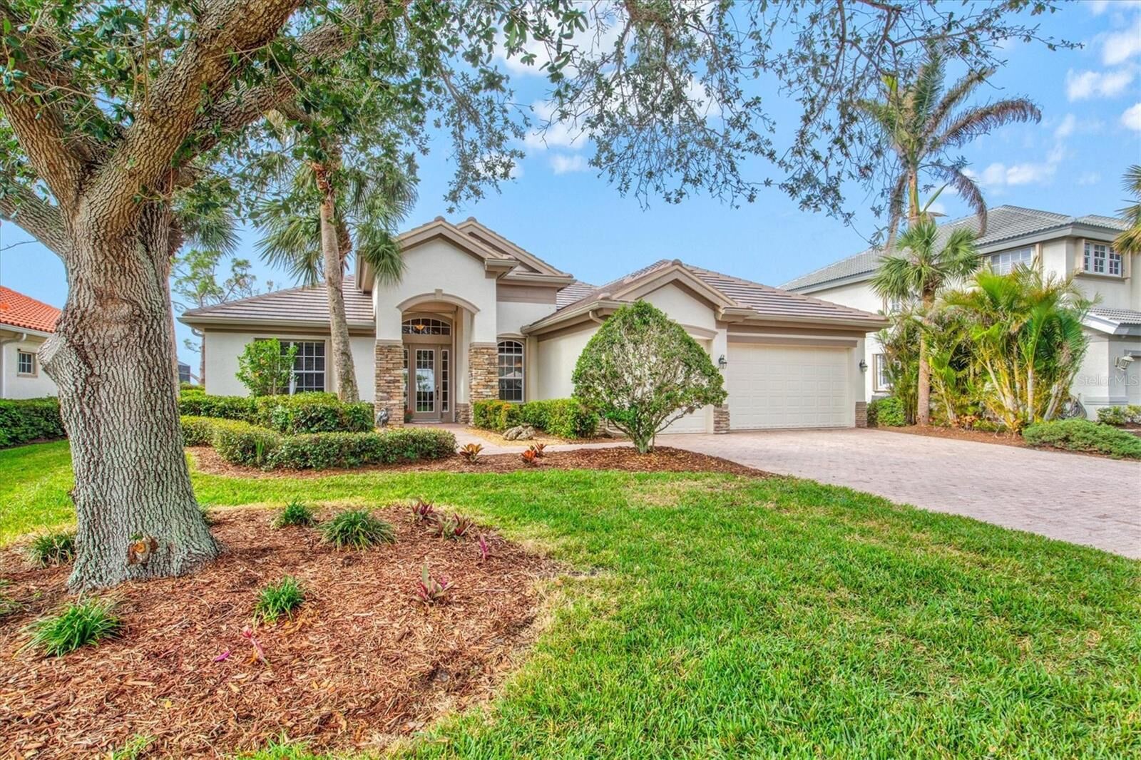 Property Photo:  14026 Royal Pointe Drive  FL 33953 