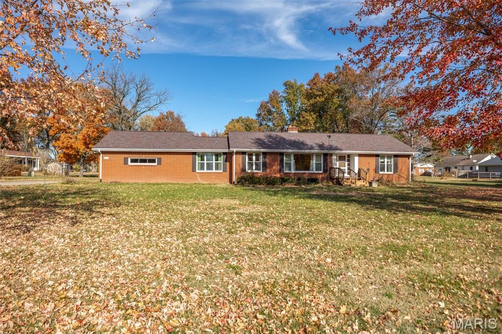 Property Photo: 1015 E Clark Street IL 62056