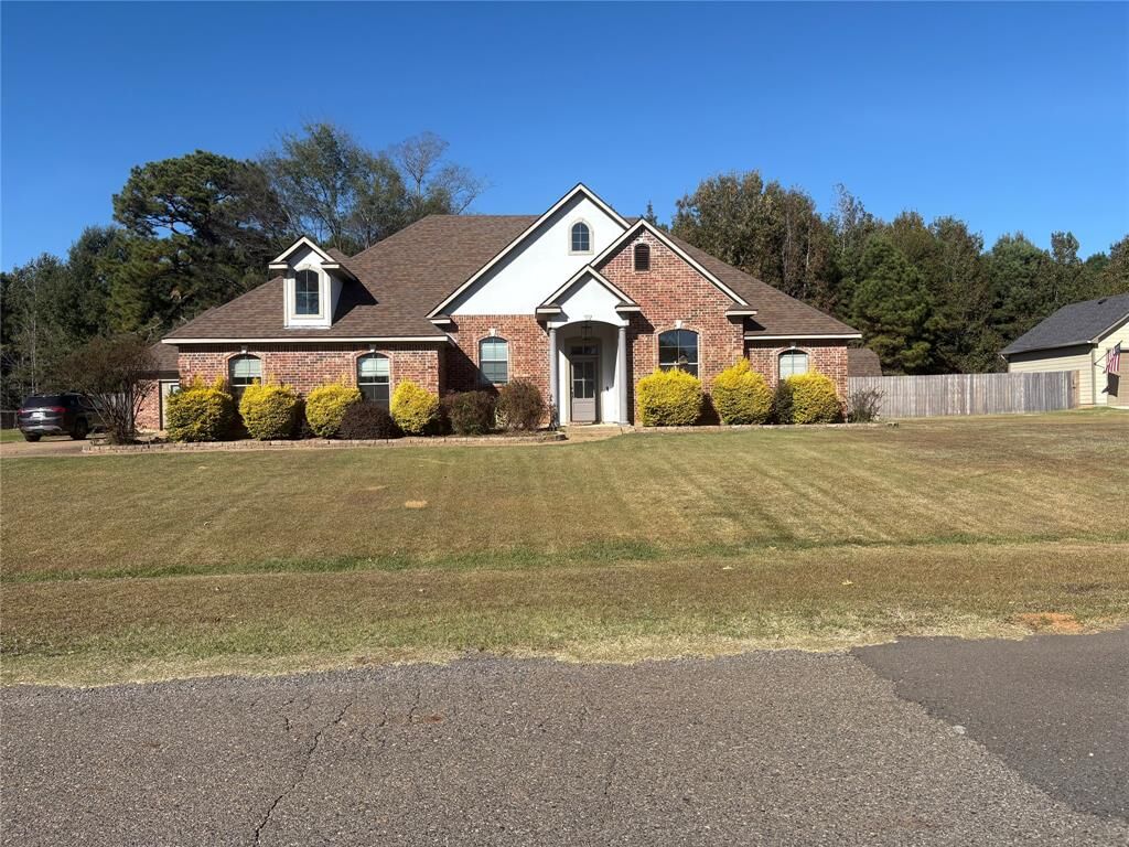 Property Photo: 316 Clinton Drive LA 71078