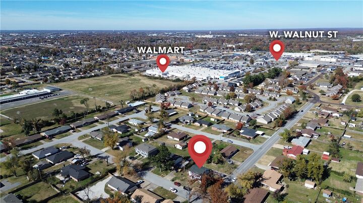 Property Photo: 2001 & 2003 W Sycamore Street AR 72758