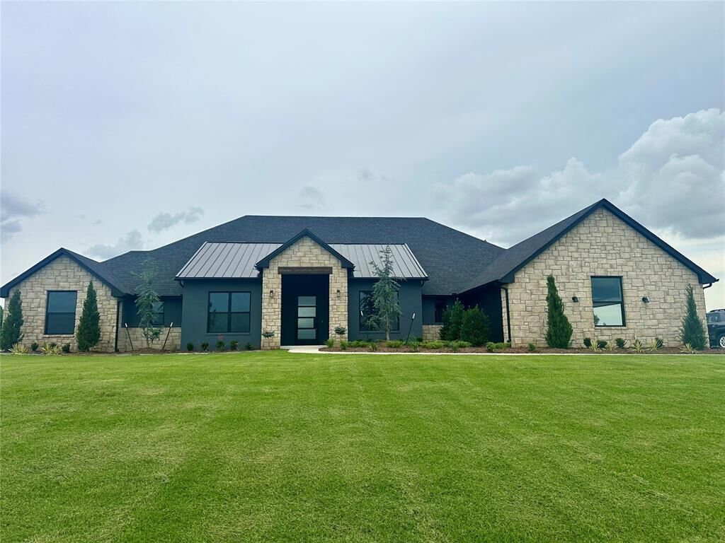 Property Photo:  1353 High Meadow Lane  OK 73093 