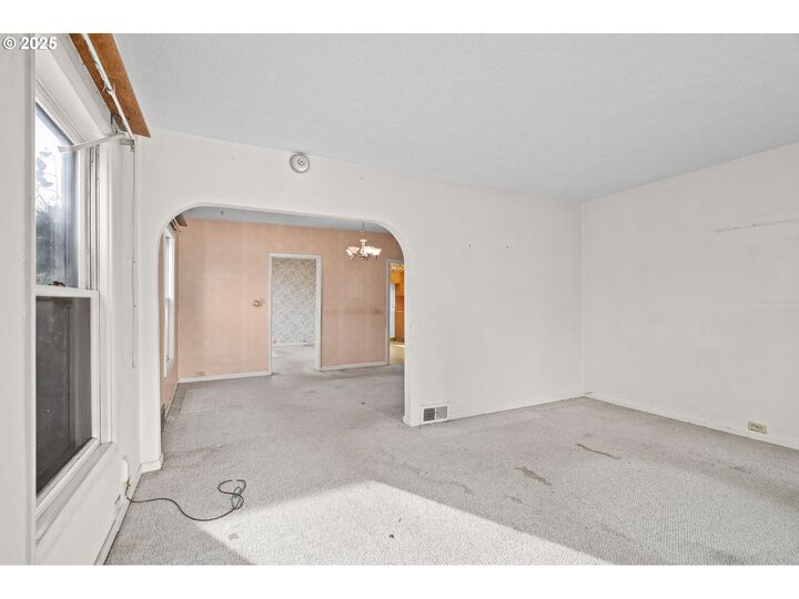 Property Photo: 6015 N Houghton St OR 97203