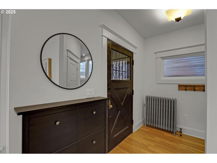 Property Photo: 218 NW 22nd Pl OR 97210