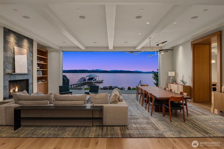 Property Photo: 4911 NE Laurelcrest Lane WA 98105