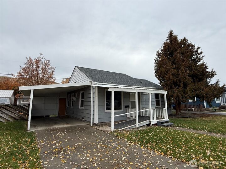 Property Photo: 1229 C Street SW WA 98823
