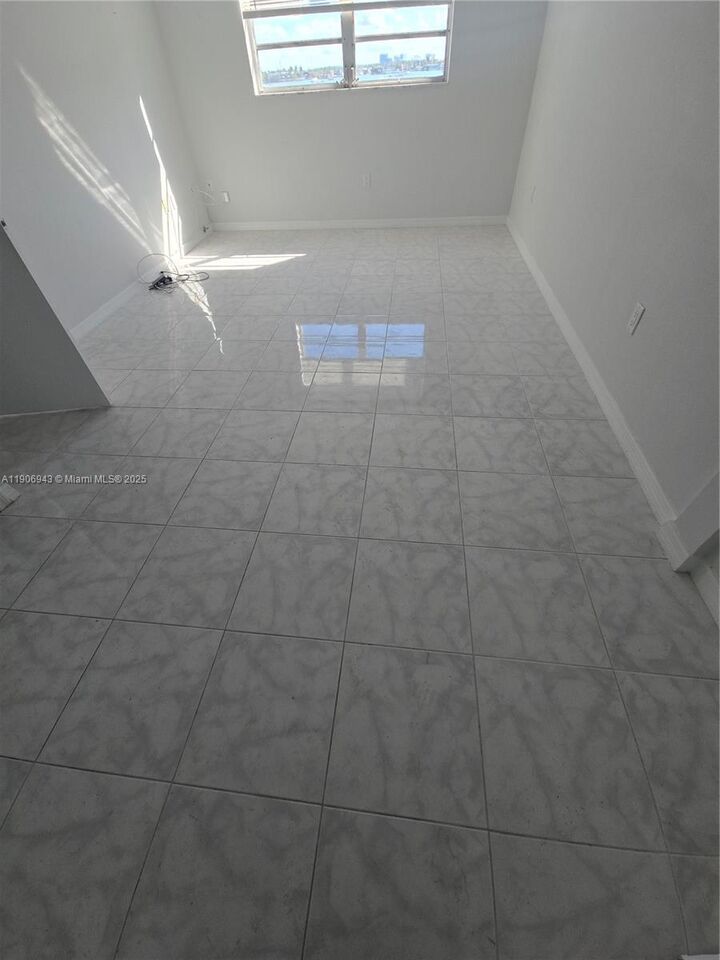Property Photo: 2910 Point East Dr M312 FL 33160