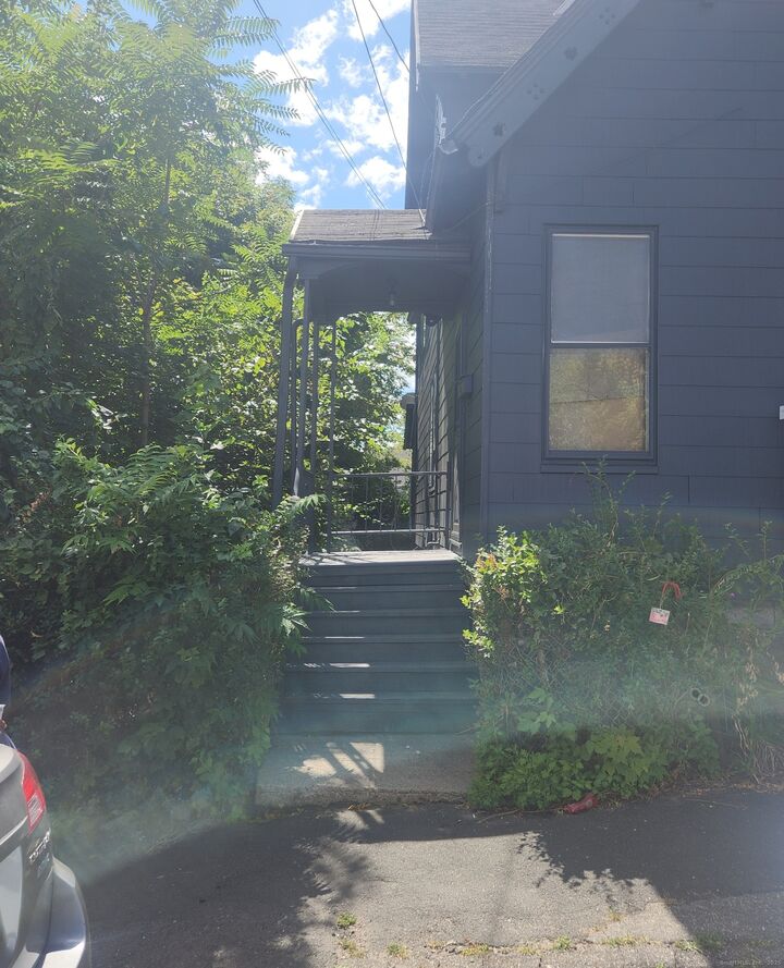 Property Photo:  9 Brewster Street  CT 06704 