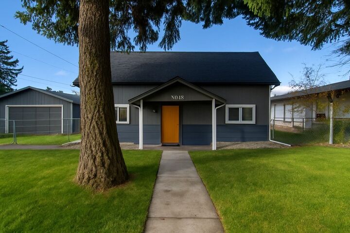 Property Photo:  415 N Park Ave  WA 99006 