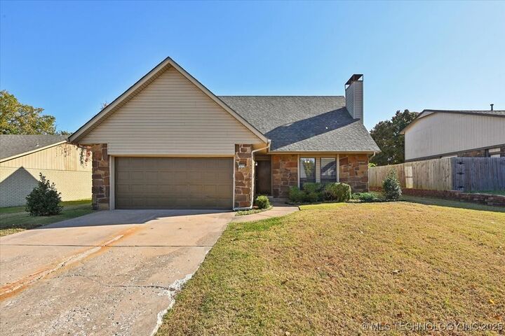 1613 S Aspen Court  Broken Arrow OK 74012 photo
