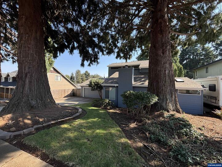 Property Photo:  890 Alvina St SE  OR 97306 