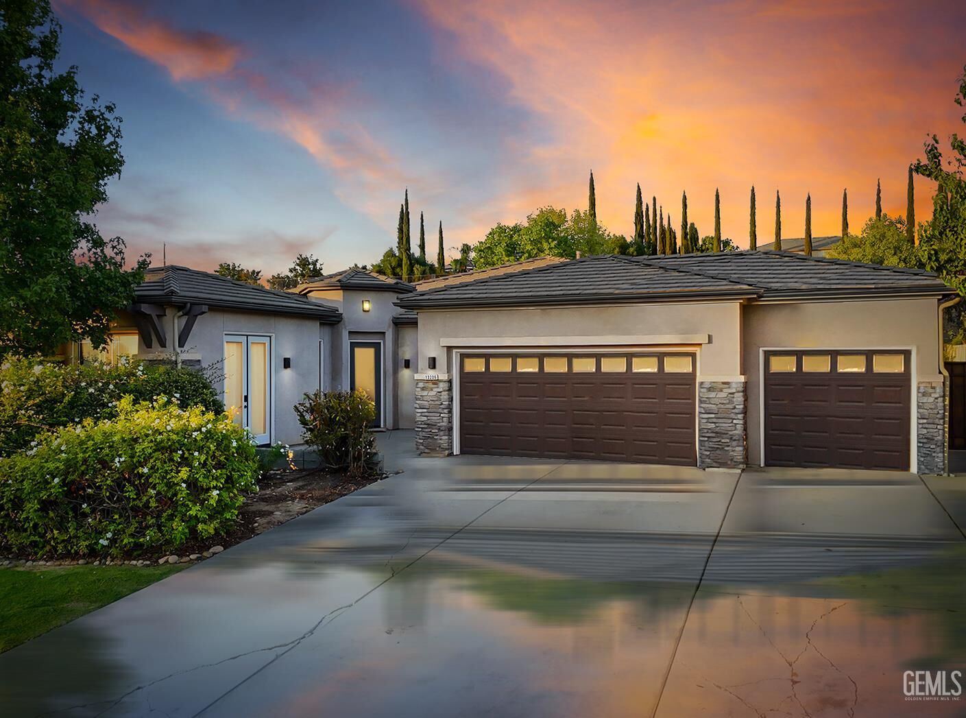 Property Photo: 13206 Milan Drive CA 93306