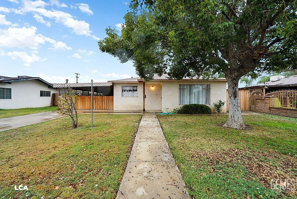 Property Photo:  559 Olive Street  CA 93263 