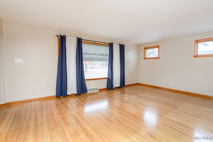 Property Photo:  685 Barrally Street  NY 14120 